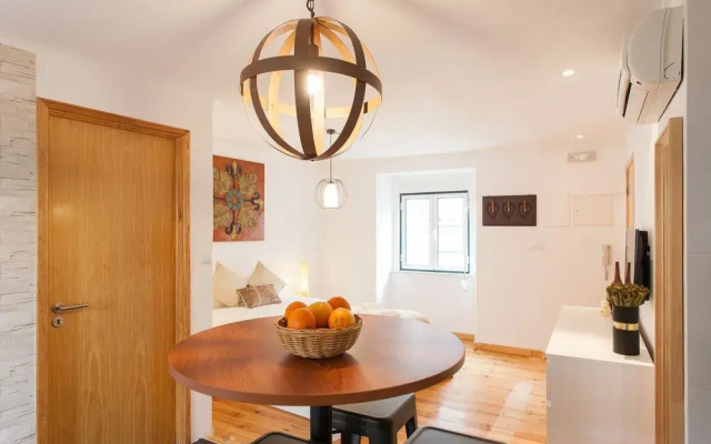 Moniz Studio by Lu Holiday