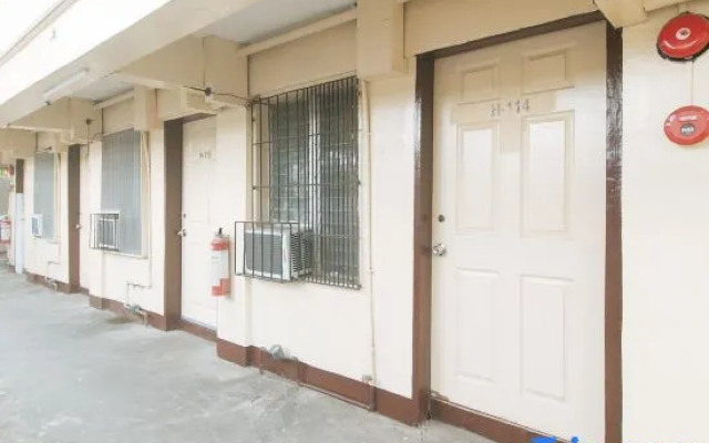 RedDoorz @ City Stay Inns Marilao