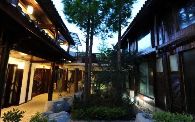 Lijiang Wu Courtyard Gardens Resort