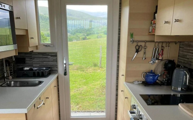 Snowdonia 1-bed Chalet, Sleeps 2, Stunning Views
