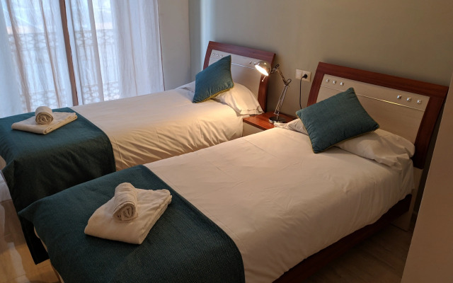 Life Apartments Alameda Colon