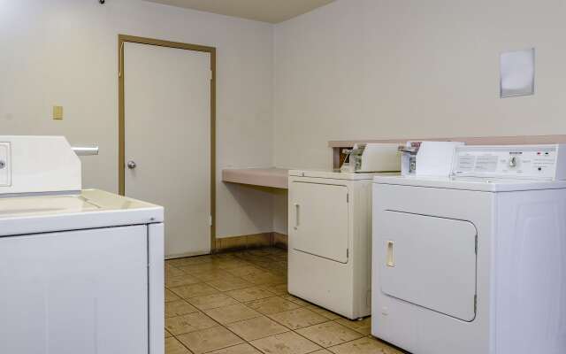 Studio 6 Fresno, CA - Extended Stay