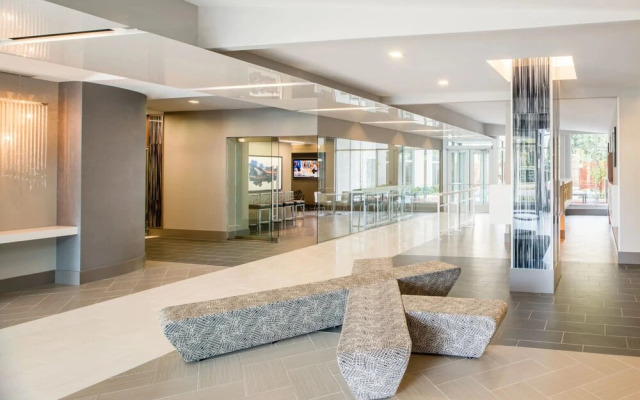 Fantastic Condo at Crystal City With Gym