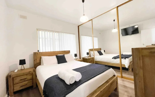 Unwind Esplanade Beach Escape No 5