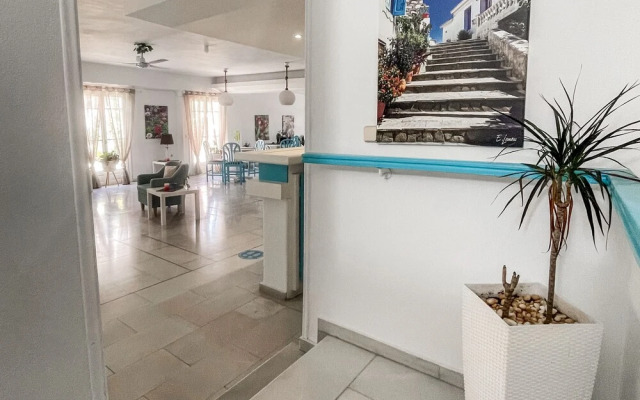 Stratos Hotel