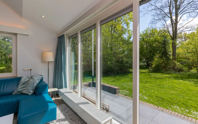 Appealing holiday home in Vrouwenpolder with garden