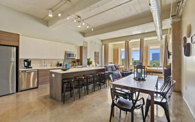 Downtown Dallas Apartments by Hosteeva