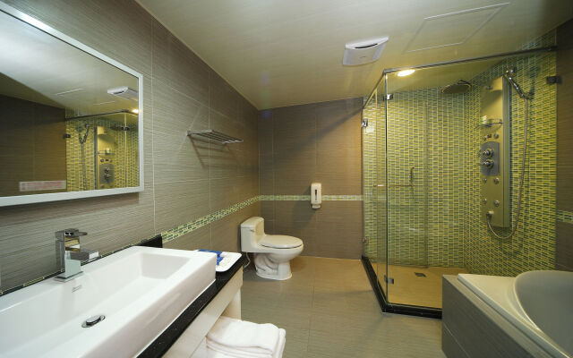 Noble Hotel