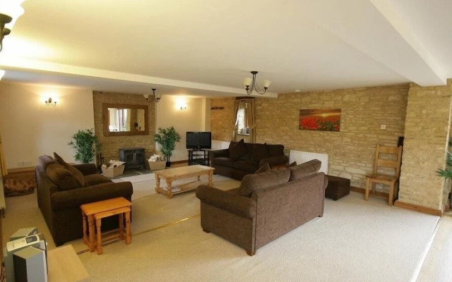 Tithe Barn, Lyneham