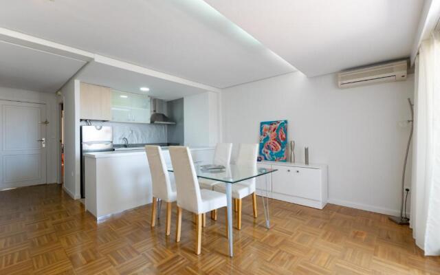 Light and bright apartment in central Valencia