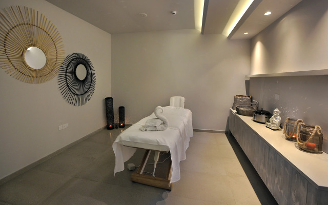 Nelia Beach Hotel & Spa