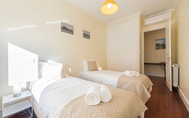 Spacious Graça River View Apartment