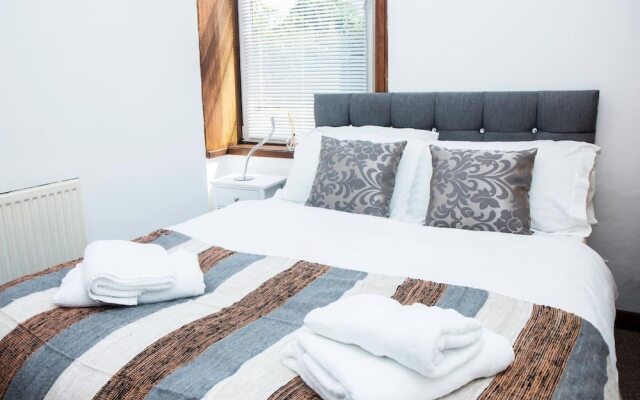 The Summit West End - 1BR Cosy Flat, Central, Wifi