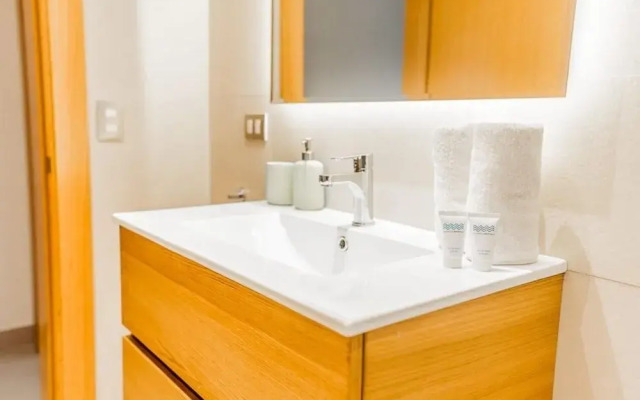 2 Bed Penthouse Just Steps From The Beach!