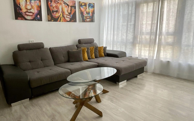 Santa Cruz Luxury Low-Cost Apartment with Terrace & Views