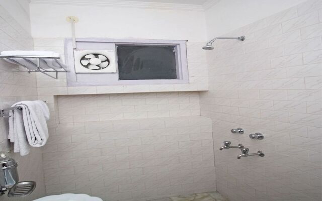 OYO 9331 Hotel White House