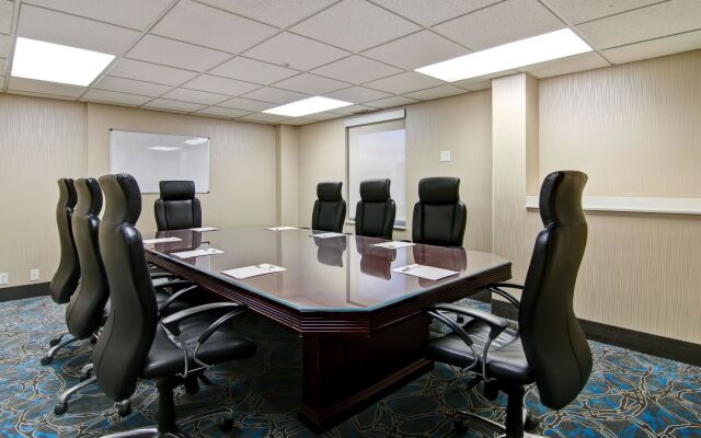 Hampton Inn & Suites by Hilton Calgary-Airport