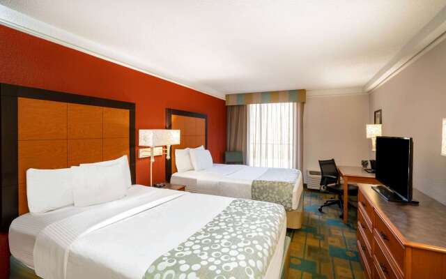 La Quinta Inn & Suites by Wyndham Nashville Airport/Opryland