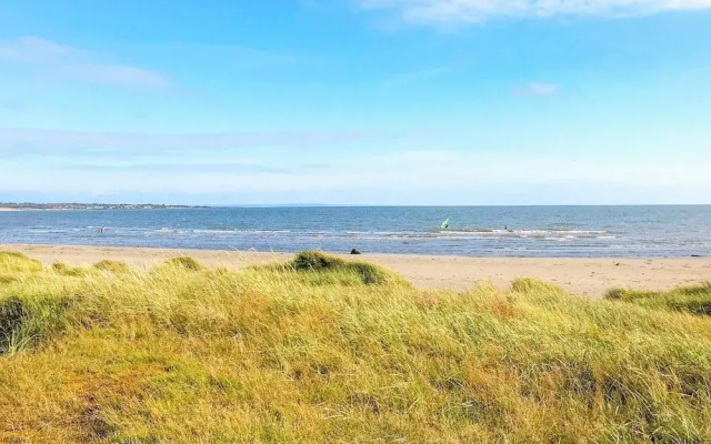 Welcoming Cottage Near the Sea-by Traum