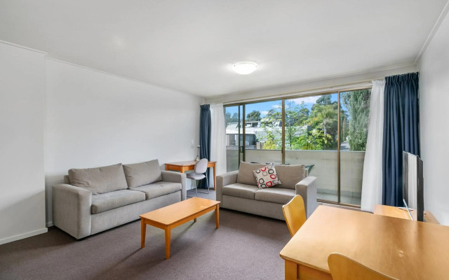 Knox International Hotel & Apartments