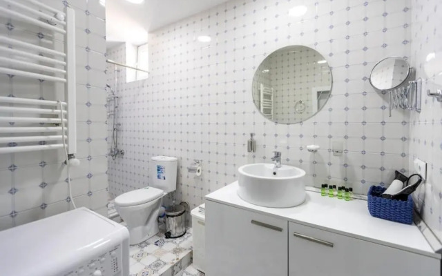 2 Bedroom Apartment Behind Opera House