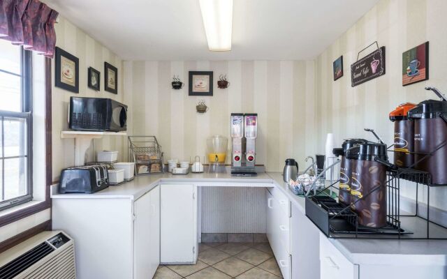 Knights Inn North Attleboro