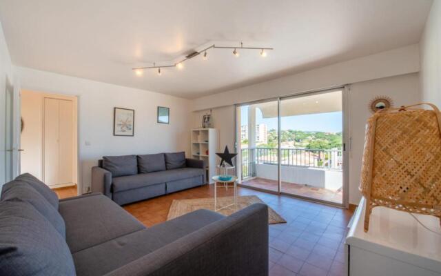 Apt with POOL 10 min from the BEACH