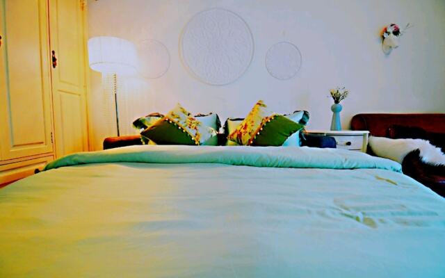 Avatar Green Queen Round Bed High Rise View Futian