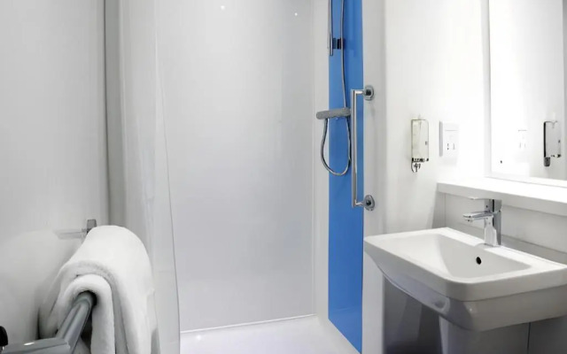 Travelodge Newcastle Whitemare Pool