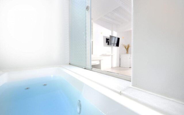 Petinos Beach Hotel