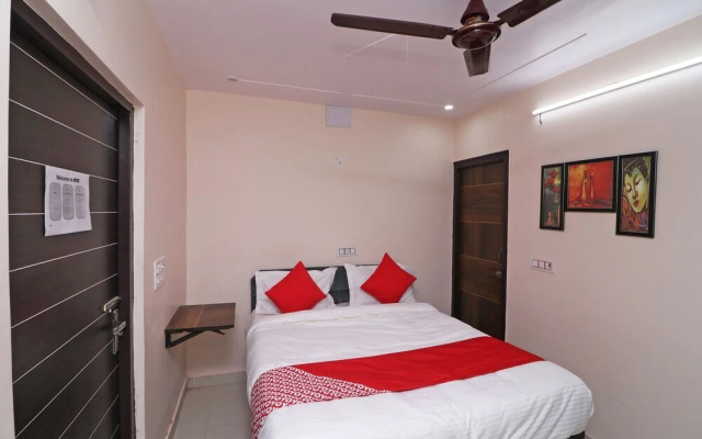 Jaypee Studios by OYO Rooms