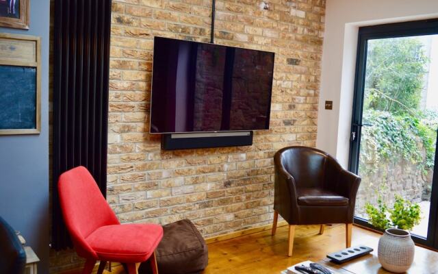 Bright 3 Bedroom Home Bristol