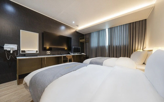Fine Hotel