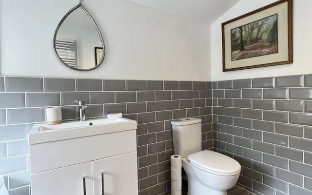 Remarkable 2 bed House in Rochester