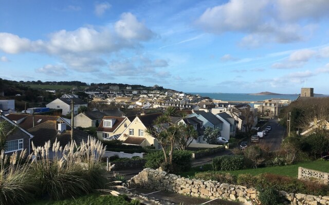 Appletree Court House