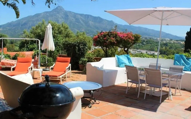 Romantic Puerto Banus Villa, Sea Mountain Views