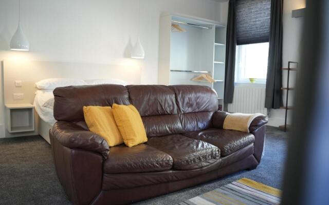 Gorgeous, Comfortable Apartment on the High Street