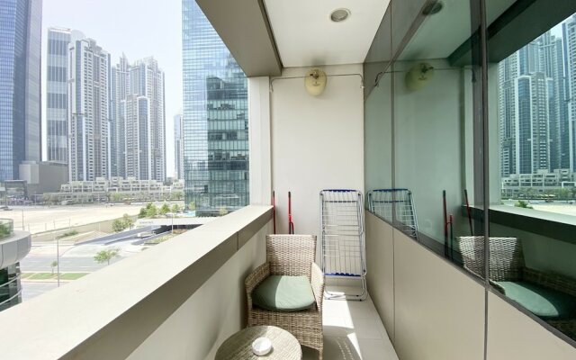 Marco Polo - Luxurious Apt with Wide City Views with Spa & Pool
