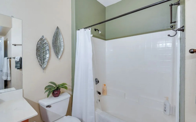 Pool Access, Private Patio & Grill: Mesa Condo!
