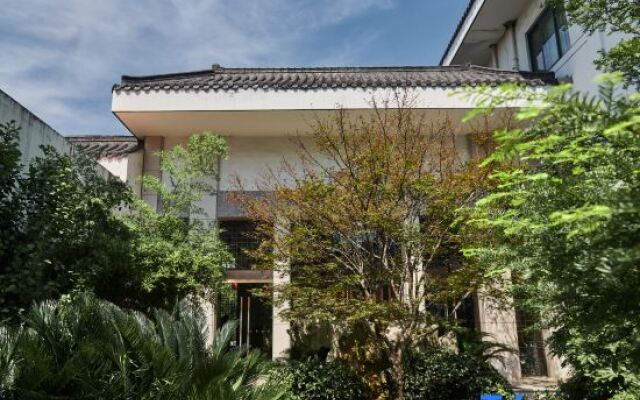 Yangzhou Slender West Lake Wisteria Hotel