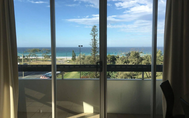 Hi Ho Beach Apartments on Broadbeach