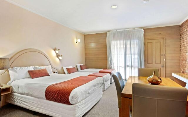 Quality Inn Colonial