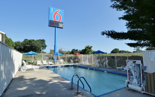 Motel 6 Nashua, NH - North