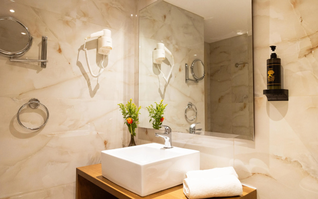 Best Western Plus Embassy