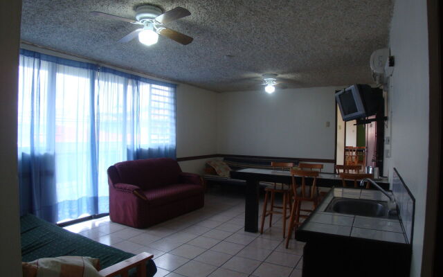 Hotel La Guaria Inn & Suites