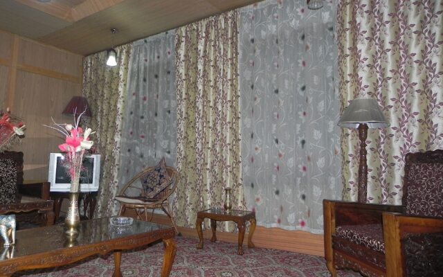 Shabrose Heritage Houseboats