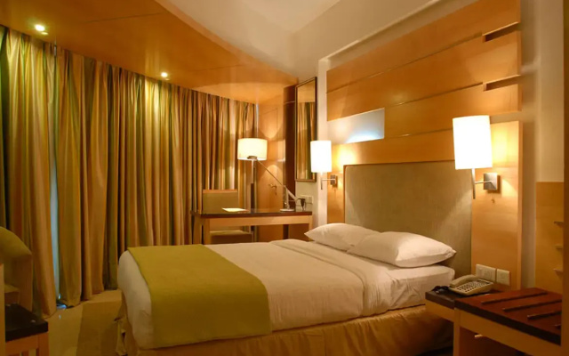 Peninsula Grand Hotel