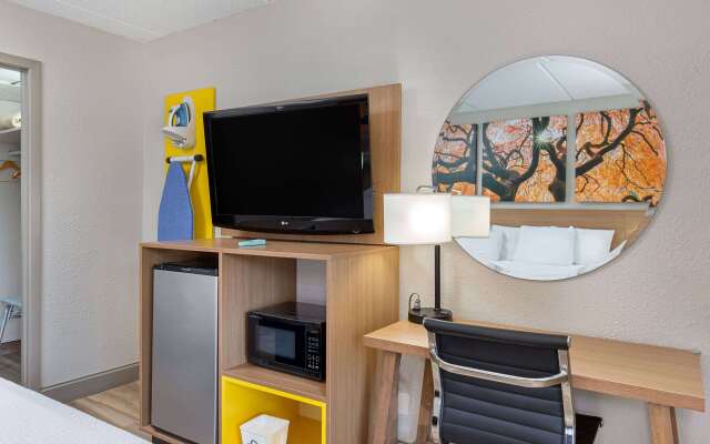 Days Inn by Wyndham Knoxville North