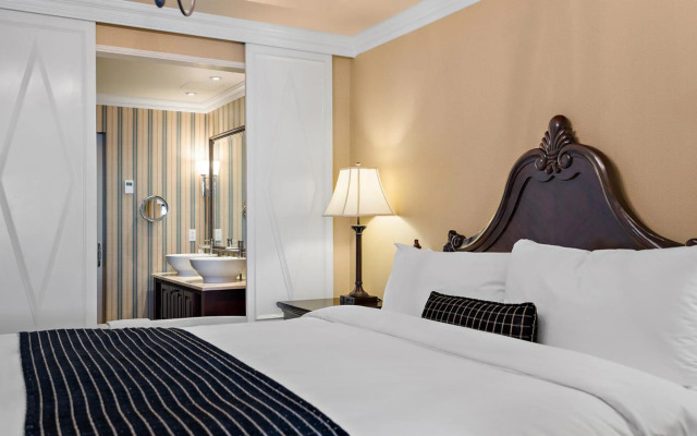 Oak Bay Beach Hotel