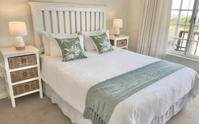 8 Settler Sands Beachfront Accommodation Sea View